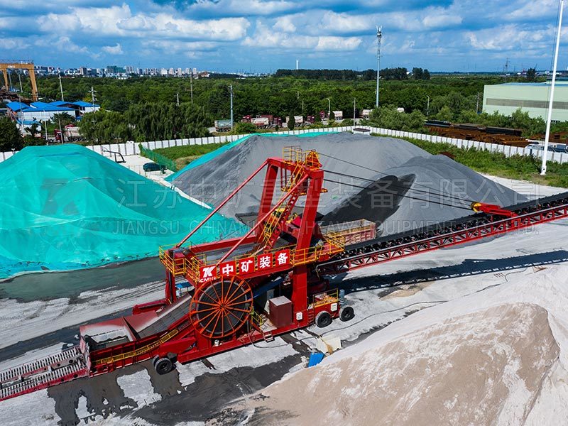 Intelligent mobile plate & belt conveyor for composite bulk materials