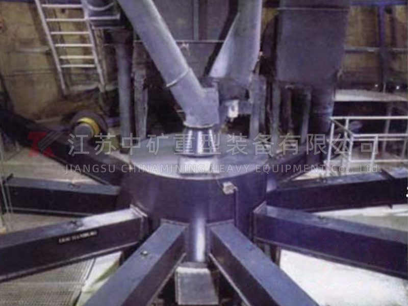 Raw material distributor